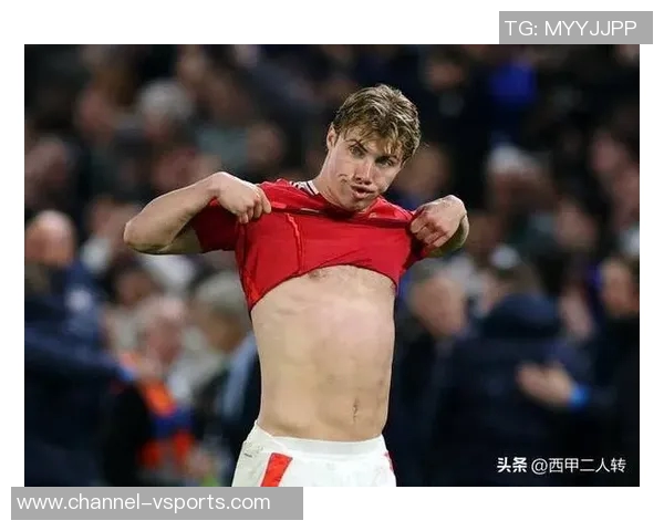 迪马透露麦克托米奈有望首发出战欧冠霍伊伦缺席训练状态成疑