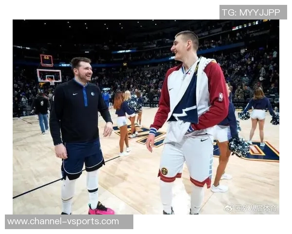 约基奇幽默调侃东契奇热爱观看比赛背后的秘密与下注趣事 约基奇幽默调侃东契奇热爱观看比赛背后的秘密与下注趣事